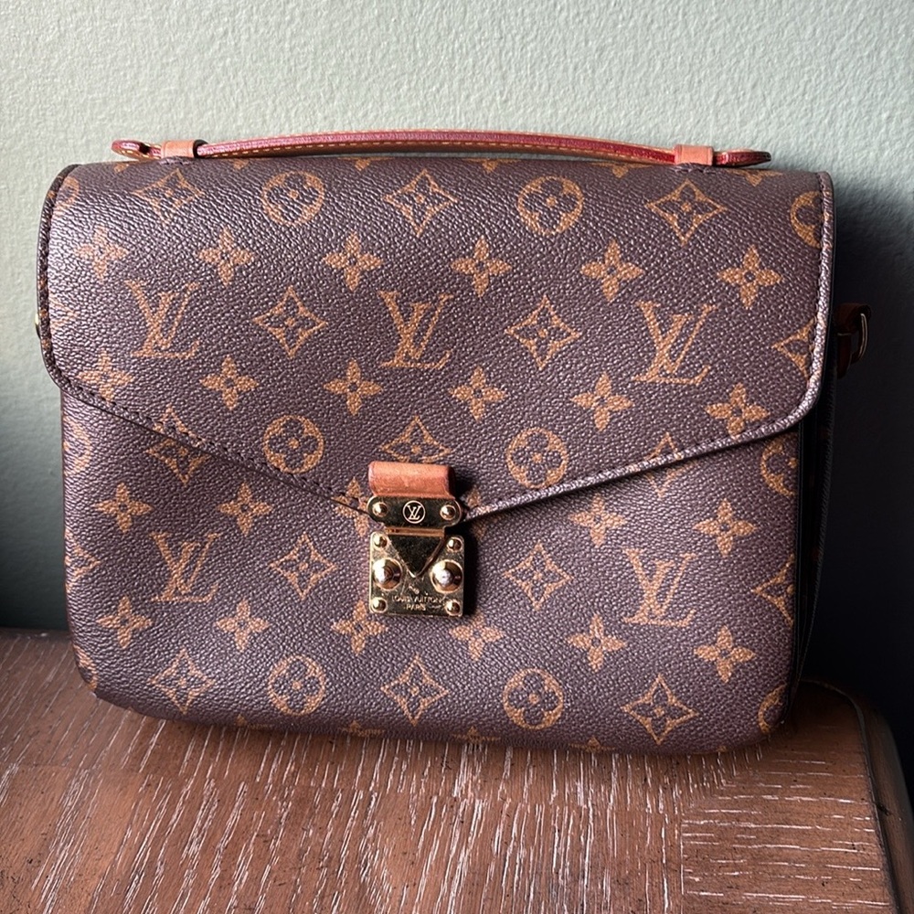 Authentic Louis Vuitton Pochette Métis